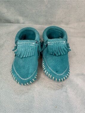 Minnetonka Infant Riley Suede Fringe Bootie Moccasins Turquoise Teal Size 3